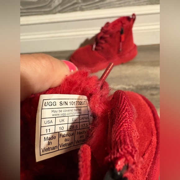 UGG Neumel Suede Lace Up Chukka Boots in Samba Red Size 11 Toddler - Picture 7 of 7